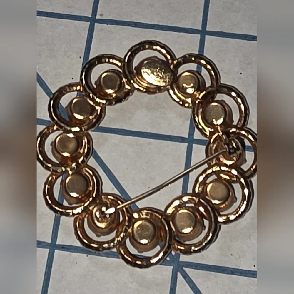 Vibrant Gold-Tone Multicolor Crystal‎ Brooch Vintage Lisa